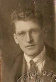 Ernie OMalley passport photo 1925