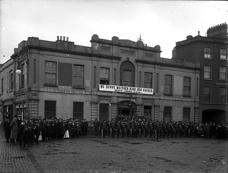 irish_citizen_army_group_liberty_hall_dublin_1914
