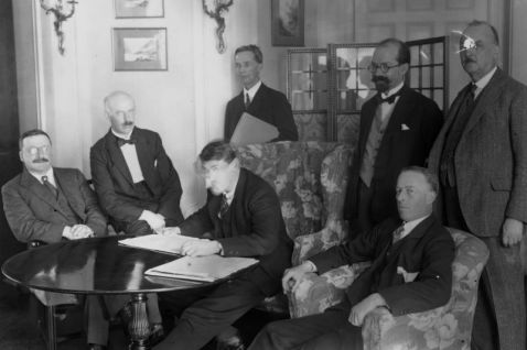 anglo_irish_treaty_1921___getty